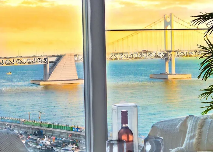 Appartement #광안대교정면뷰#해변1초#드론쇼#무료주차#100인치4k빔#플스게임기#고층 Busan