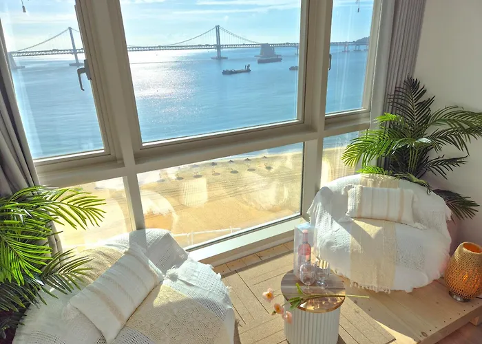 Appartement #광안대교정면뷰#해변1초#드론쇼#무료주차#100인치4k빔#플스게임기#고층 Busan